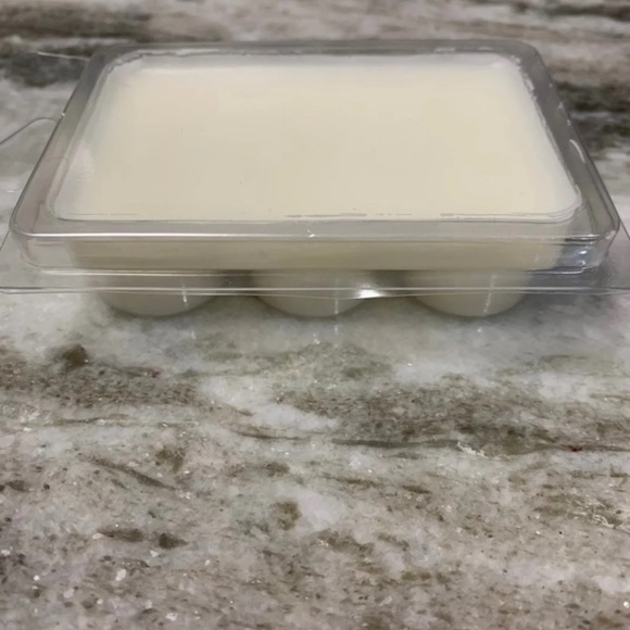 Bath & Body Works - Lavender & Cedarwood wax melts - Picture 2 of 5